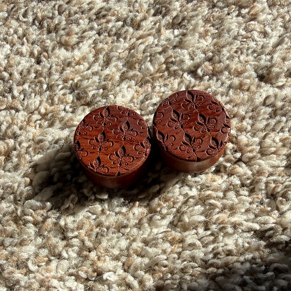 Wooden baroque Carved Plugs
